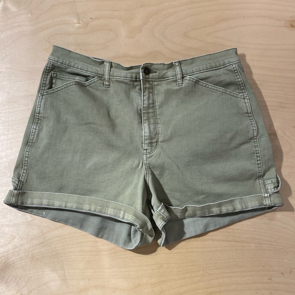 Wonderly Sage Green Women's Cargo High Rise Shorts 14 (DZ)